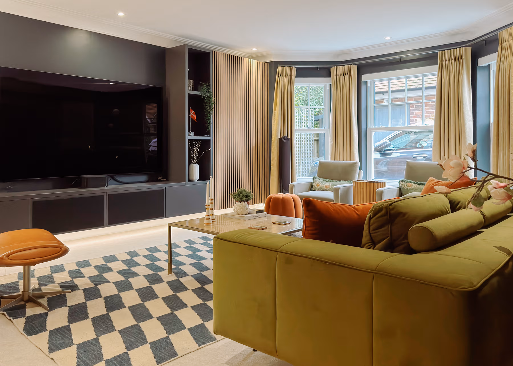 A photo of a living room in London Road St Albans Hertfordshire designed by bloom Interior Design